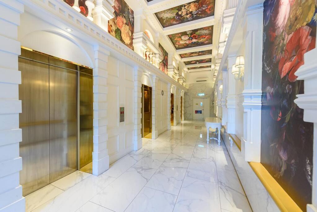 Apartment Arte Mont Kiara-netflix-balcony-6pax