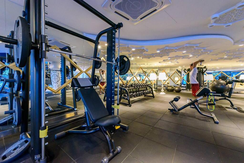 Arte Mont Kiara-netflix-balcony-6pax * Kuala Lumpur