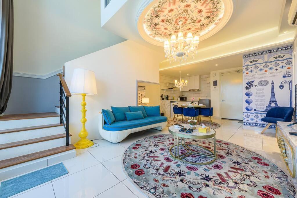 Arte Mont Kiara-netflix-balcony-6pax Pangsapuri Kuala Lumpur