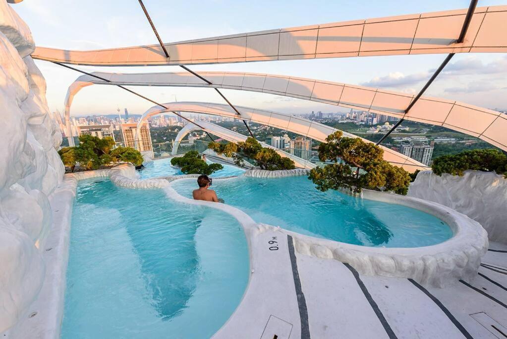 Arte Mont Kiara-netflix-balcony-6pax Kuala Lumpur