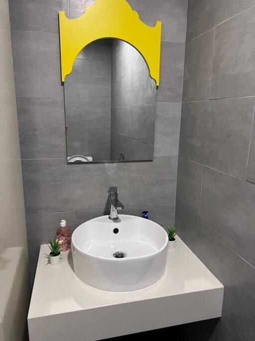 Pangsapuri Arte Mont Kiara-netflix-balcony-6pax Kuala Lumpur