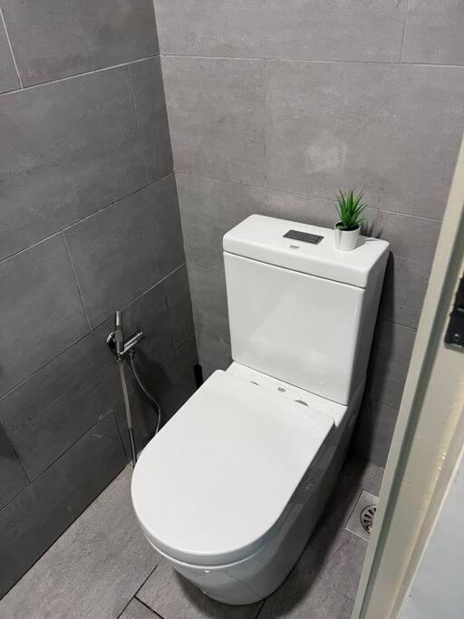 Arte Mont Kiara-netflix-balcony-6pax Kuala Lumpur