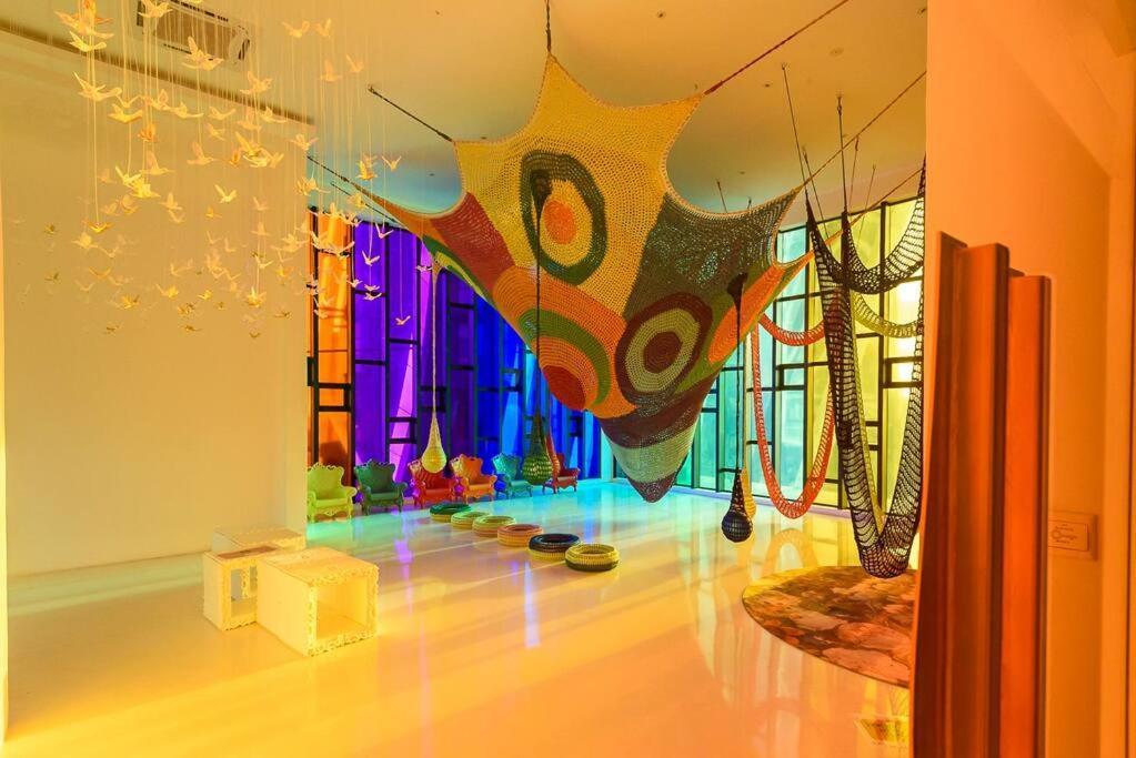Pangsapuri Arte Mont Kiara-netflix-balcony-6pax *