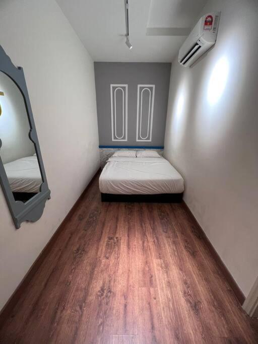 Arte Mont Kiara-netflix-balcony-6pax Pangsapuri