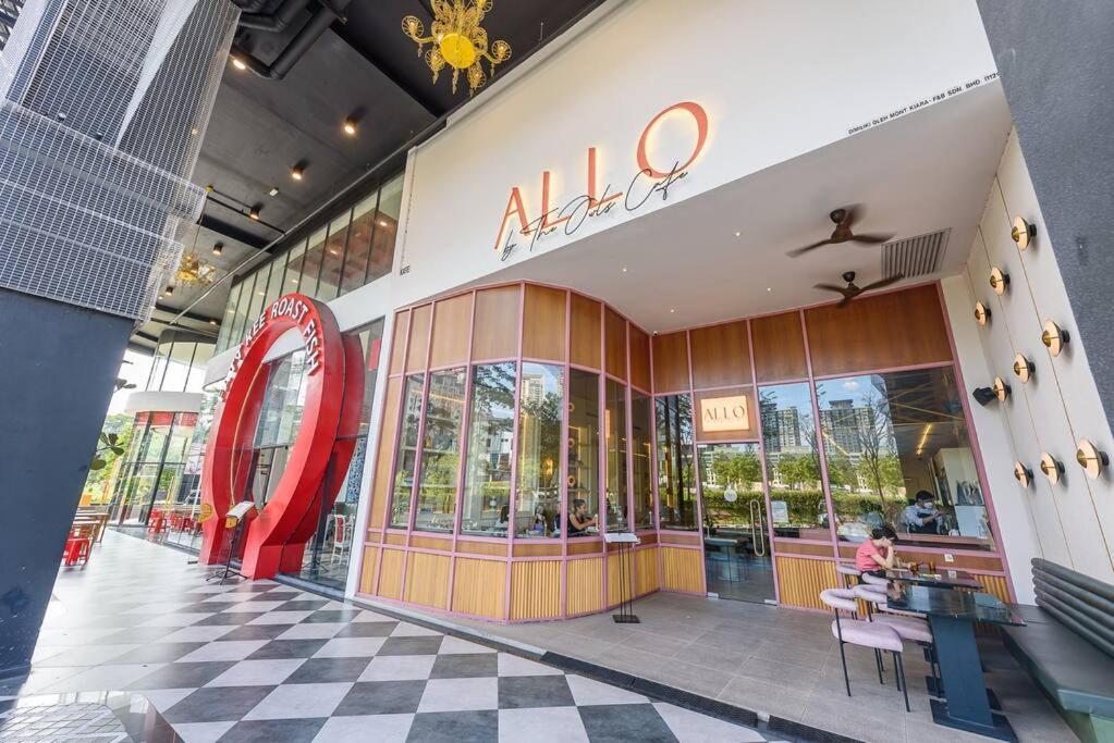 Arte Mont Kiara-netflix-balcony-6pax