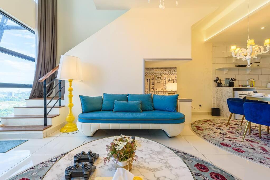 Arte Mont Kiara-netflix-balcony-6pax * Kuala Lumpur