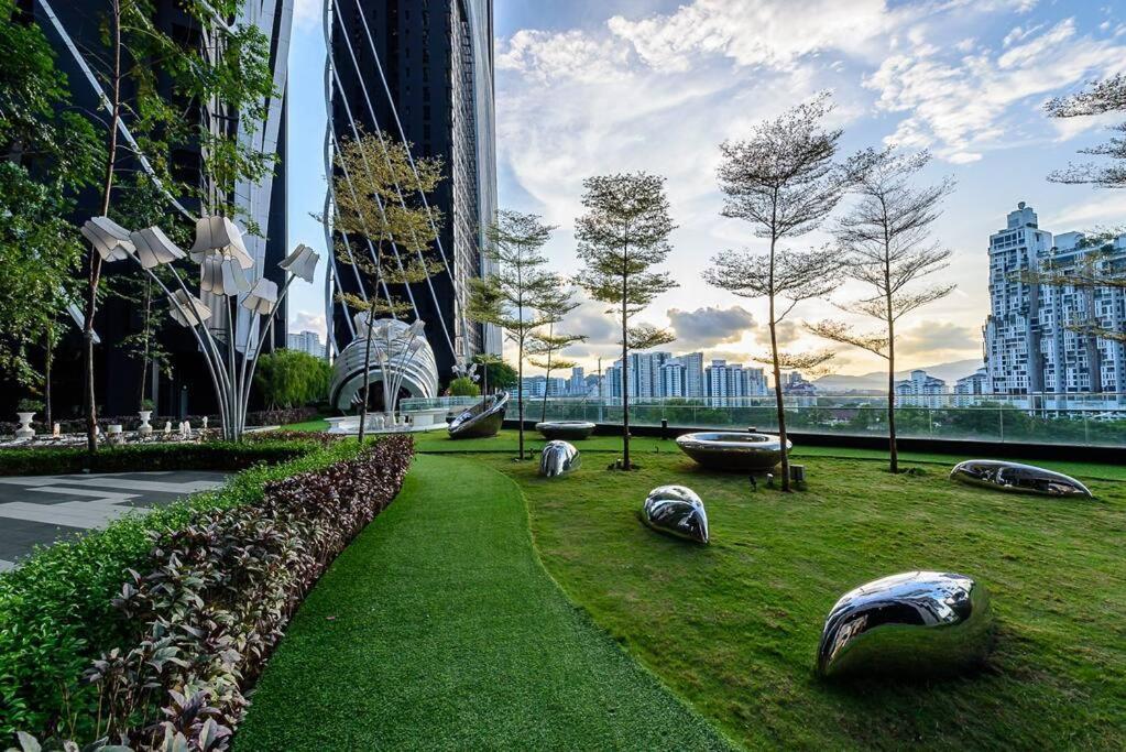Arte Mont Kiara-netflix-balcony-6pax *