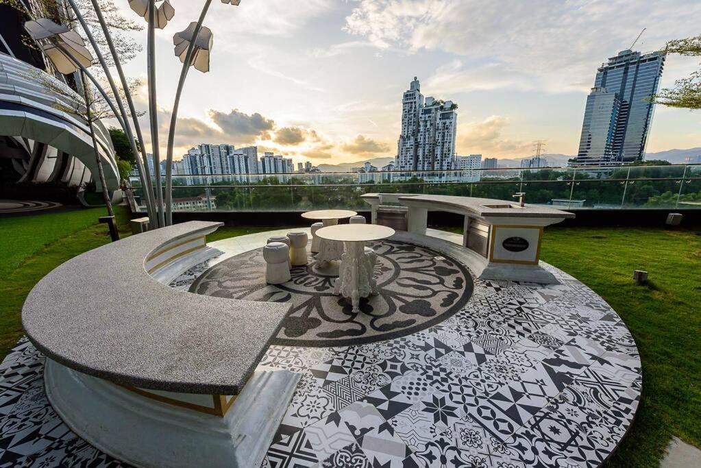 Arte Mont Kiara-netflix-balcony-6pax Pangsapuri Kuala Lumpur